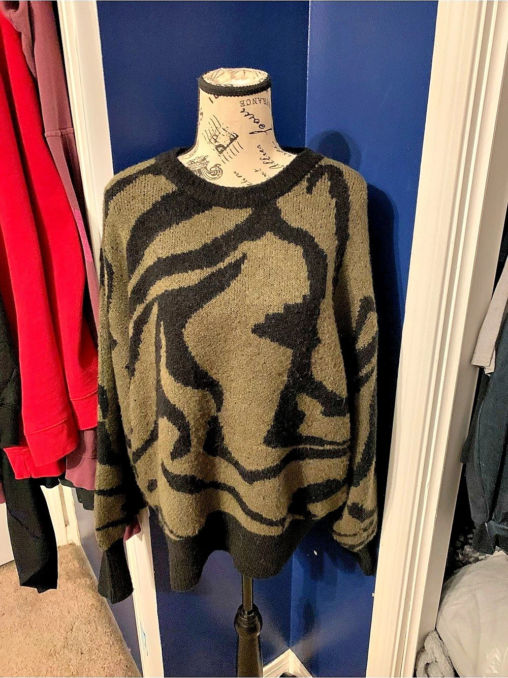 FOREVER 21 Camo Crewneck Sweater in Green & Black Size Large